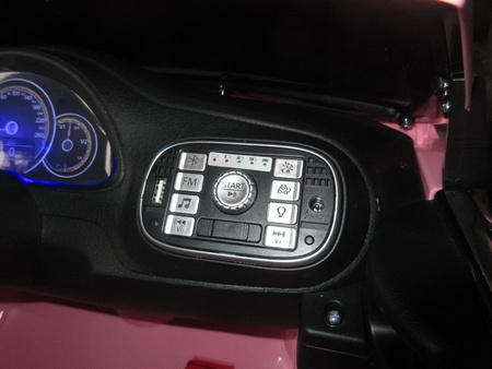 VW BEETLE,  MIĘKKIE SIEDZENIE , MIEKKIE KOŁA, SYSTEM ESW, RADIO FM, BLUETOOTH, ŚWIATŁA AWARYJNE /S303