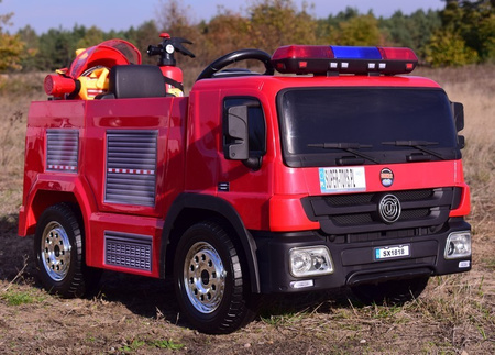 STRAŻ POŻARNA  SIKAJĄCA WODĄ, WSPOMAGANIE KIEROWNICY, MIĘKKIE  ŚWIECĄCE KOŁA, FUNKCJA BUJANIA/SX1818