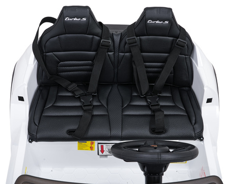 Pojazd Porsche Taycan Turbo S Biały