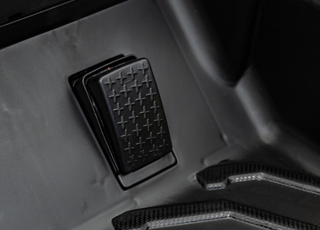 Pojazd Buggy ATV Defend 4x4 Fioletowy Licencja KUROMI