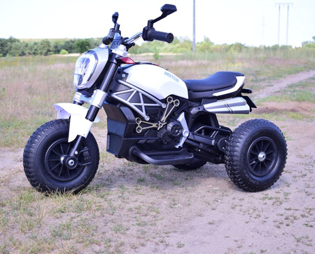 NAJNOWSZY  WIELKI MOTOR , POMPOWANE KOŁA, PANEL, DŹWIĘKI, SKÓRA, STRONG2/1600