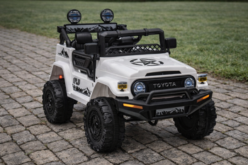 Toyota FJ Cruiser dla dzieci Biały + Pilot + Napęd 4x4 + Audio LED + EVA + Wolny Start
