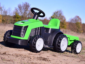 Traktor z Przyczepą Zielony