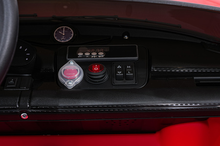 Pojazd Porsche Taycan Turbo S Czerwony