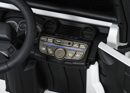 Pojazd Land Rover Defender 110 SVX Concept Biały