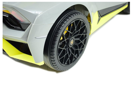 ORYGINALNE DRIFTUJĄCE  LAMBORGHINI  HURACAN STO NA AKUMULATOR/SMT-555-24V