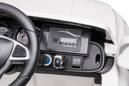Auto Na Akumulator Mercedes DK-MT950  4x4 Biały