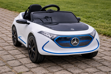 Mercedes Benz AMG EQA dla dzieci Biały + Pilot + 5-punktowe pasy + EVA + Wyświetlacz MP3 + LED