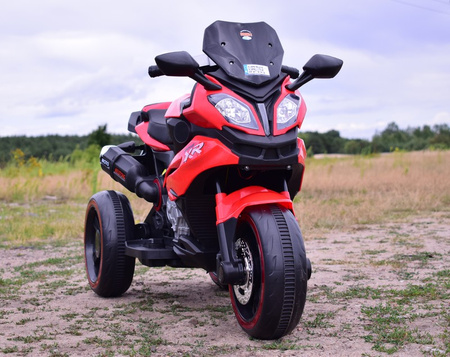DUŻY MOTOR ŚCIGACZ  STRONG 2 EXCLUSIVE, ŚWIECĄCE KOŁA/HLX2018