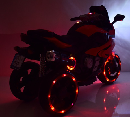 DUŻY MOTOR ŚCIGACZ  STRONG 2 EXCLUSIVE, ŚWIECĄCE KOŁA/HLX2018