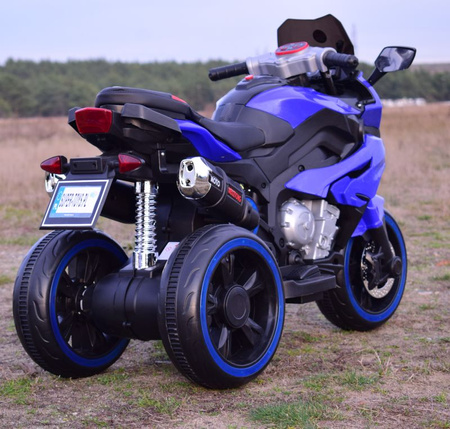DUŻY MOTOR ŚCIGACZ  STRONG 2 EXCLUSIVE, ŚWIECĄCE KOŁA/HLX2018