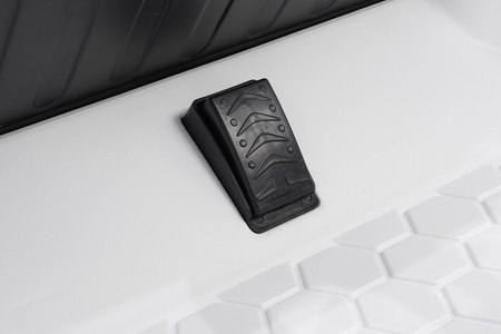 Pojazd Porsche Taycan Turbo S Biały