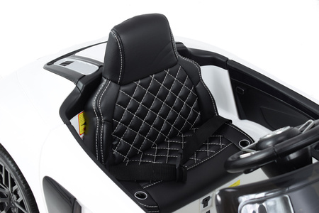 ORYGINALNE AUDI  R8 SPYDER  W NAJLEPSZEJ WERSJI, MIĘKKIE SIEDZENIE, PILOT 2.4 GHZ/ 2198