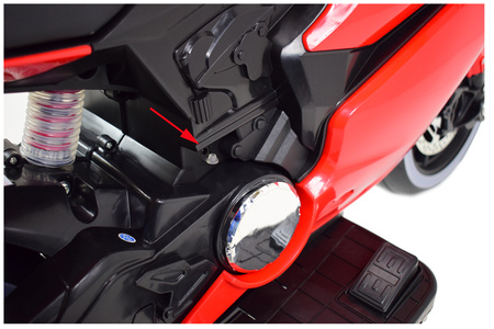 NAJNOWSZY WIELKI  MOTOR ŚCIGACZ , ŚWIECĄCE  KOŁA, PANEL, DŹWIĘKI, SKÓRA, GAZ W MANETCE/FT8728