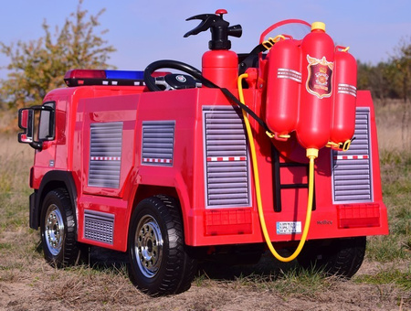 STRAŻ POŻARNA  SIKAJĄCA WODĄ, WSPOMAGANIE KIEROWNICY, MIĘKKIE  ŚWIECĄCE KOŁA, FUNKCJA BUJANIA/SX1818