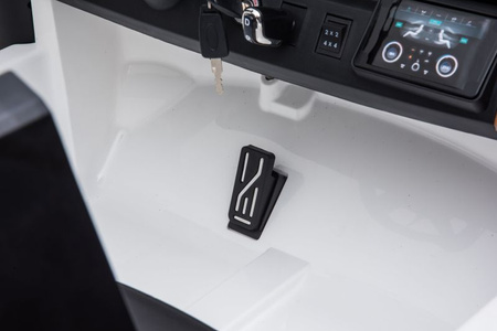 RANGE ROVER -  MIĘKKIE KOŁA, MIĘKKIE SIEDZENIE, DŹWIĘK SPORTOWY SILNIKA, PEŁNA OPCJA/DK-RR999