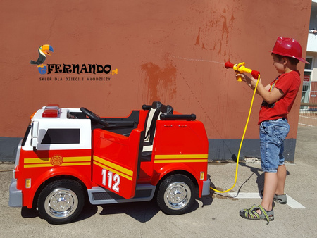 STRAŻ POŻARNA  SIKAJĄCA WODĄ, WSPOMAGANIE KIEROWNICY, MIĘKKIE  ŚWIECĄCE KOŁA, FUNKCJA BUJANIA/SX1818