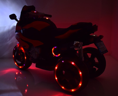 DUŻY MOTOR ŚCIGACZ  STRONG 2 EXCLUSIVE, ŚWIECĄCE KOŁA/HLX2018
