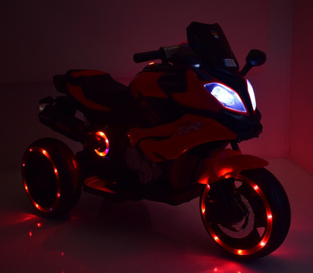 DUŻY MOTOR ŚCIGACZ  STRONG 2 EXCLUSIVE, ŚWIECĄCE KOŁA/HLX2018